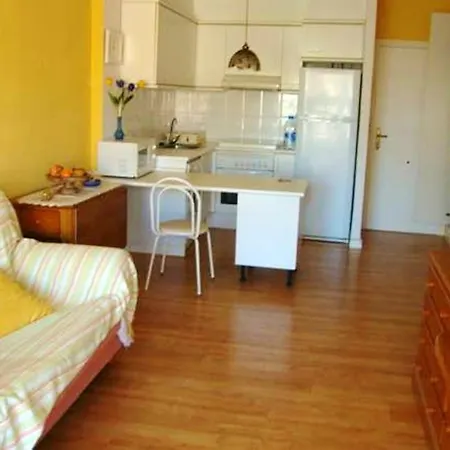 One Bedroom At 100 M Away From The With Furnished Terrace Apartmán